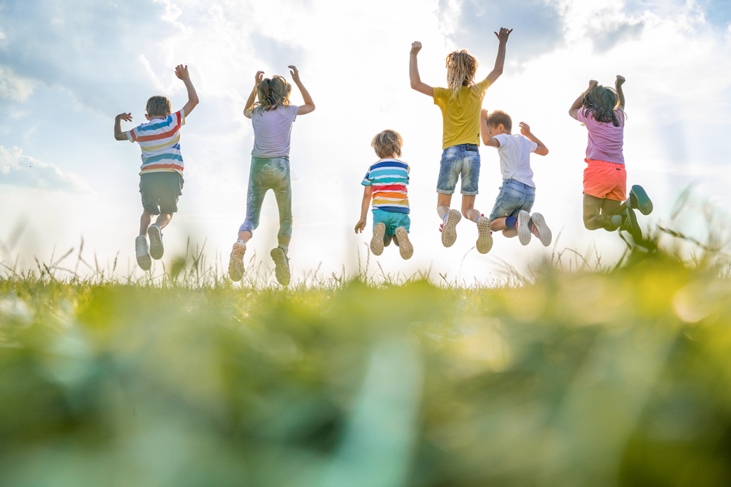 Image - kids jumping